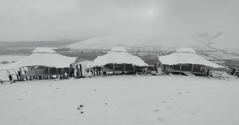 Acampar en tienda en invierno